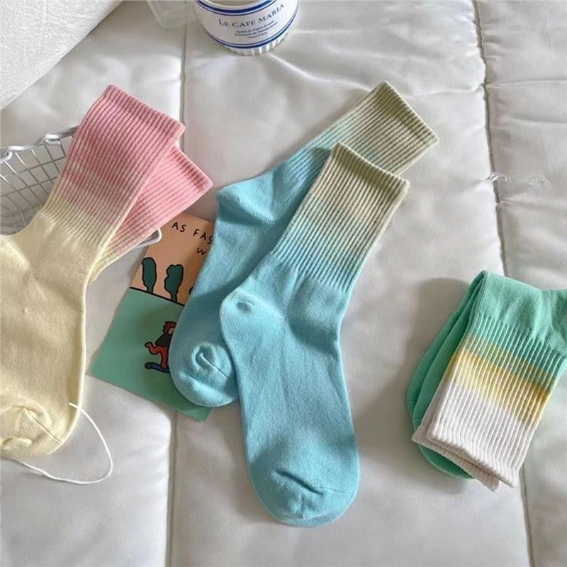 Internet Celebrity Inspired Japanese Women's Mid-Calf Socks Gradient Color Cotton Knitted Sports Socks for Spring Autumn